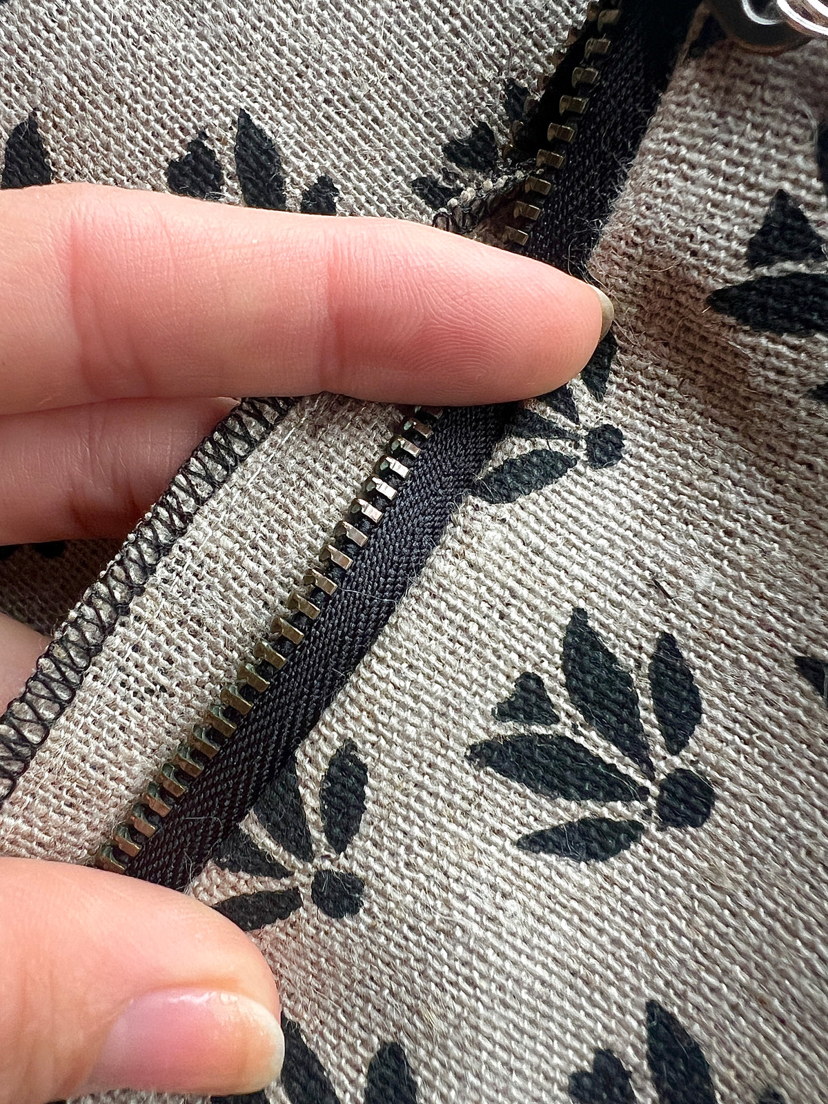 Black Linen Zipper Pouch