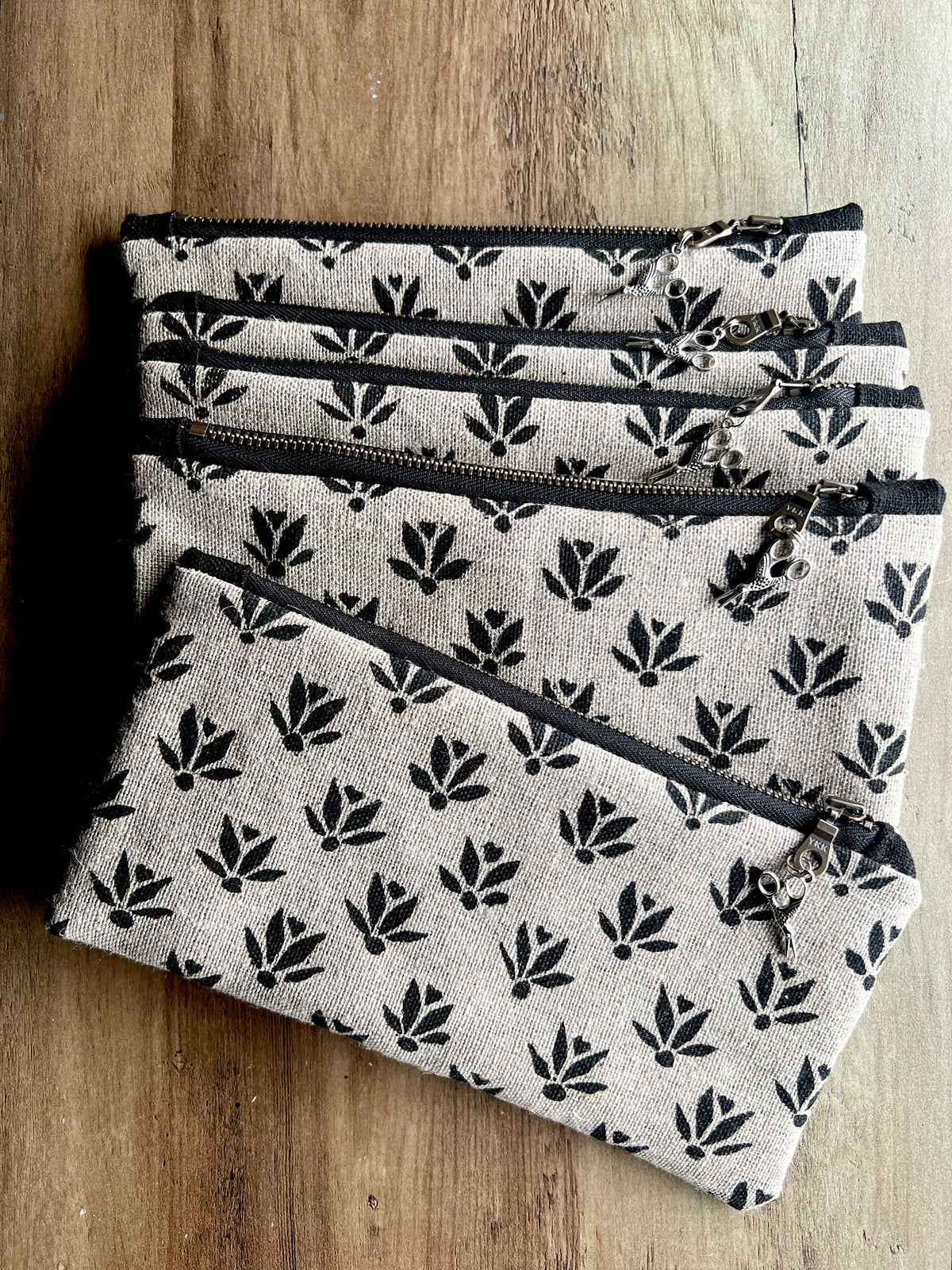 Black Linen Zipper Pouch